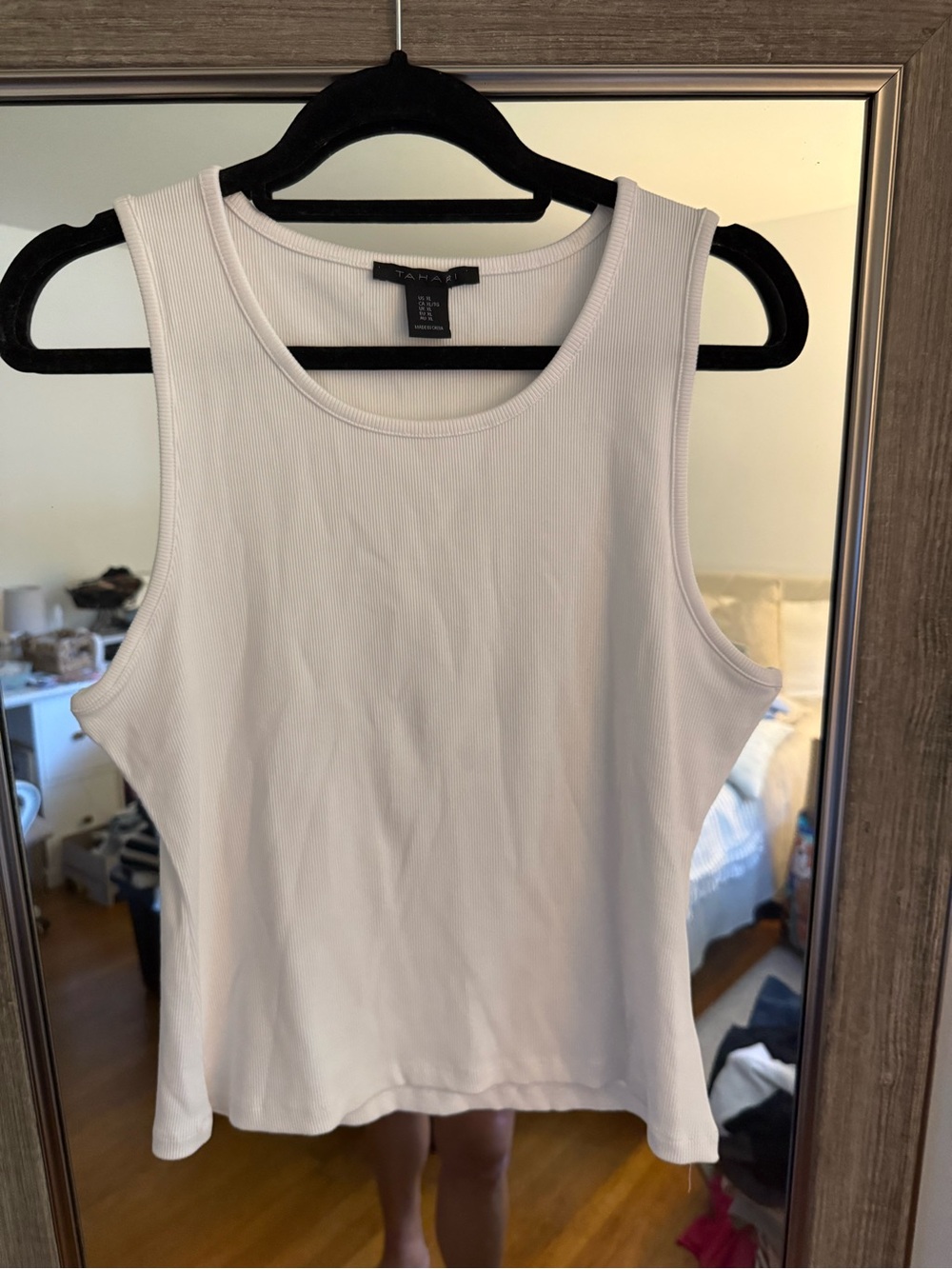 Tahari White Ribbed Scoop Neck Tank Top